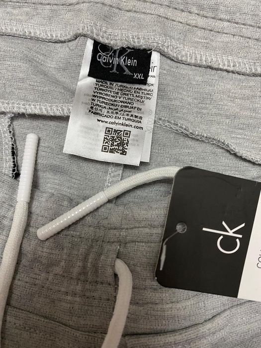 Vând pantalon nou de bărbați Calvin Klein