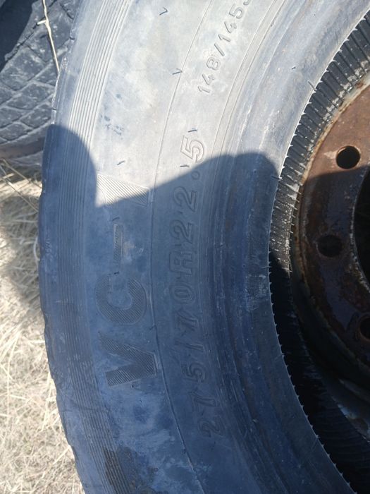 275/70R22.5  баллон