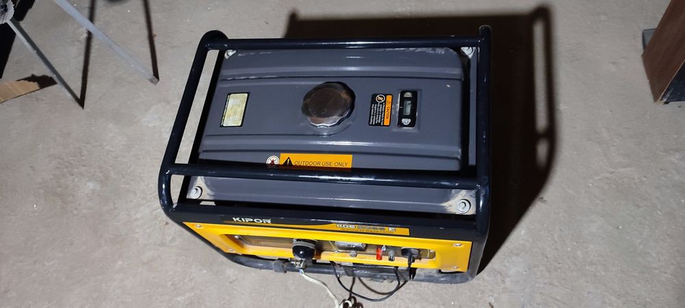 Движок  " Кипор" 2.5 кВ почти новый,Использован всего 3 мес.