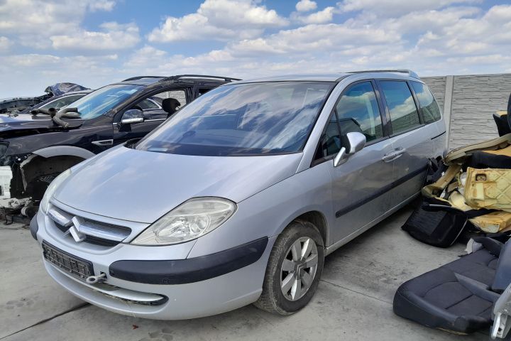 Dezmembrez Citroen C8 1