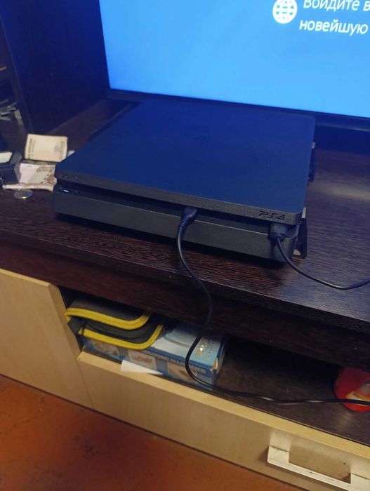 Sony playstation 4 slim 500gb 2 геймпада + 2 игры на дисках
