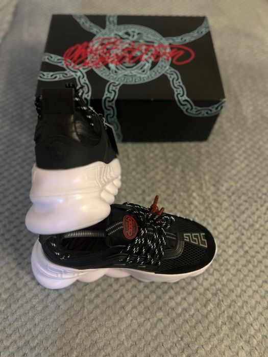 Versace chain reaction