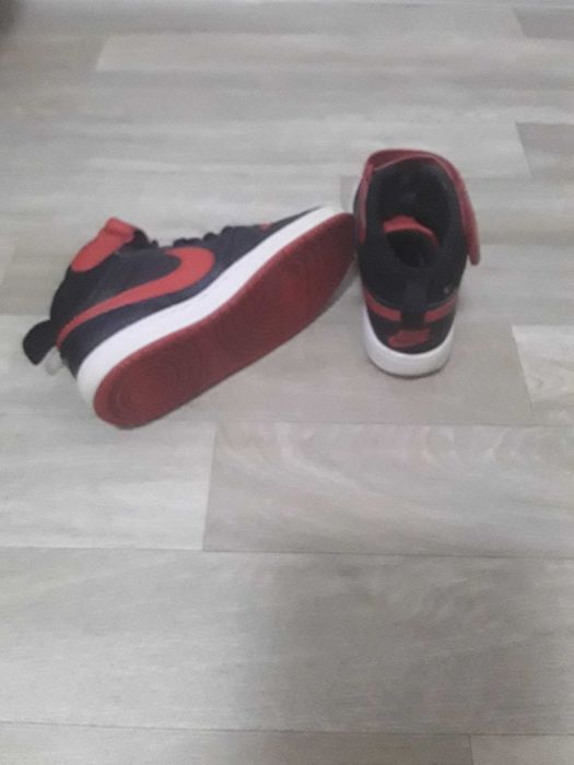 Adidași  Nike  mărimea  36  ,stare impecabilă  ca si noi  , 50 de lei  .