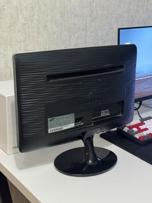 Монитор Samsung SyncMaster B1930N
