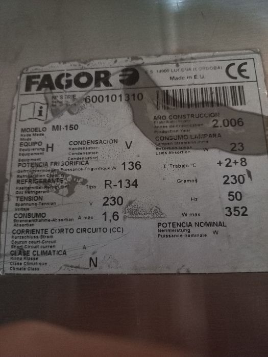 Витринный шкаф мини-холодильник