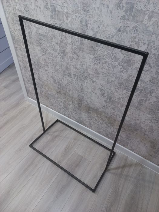 Продам вешалку металлический