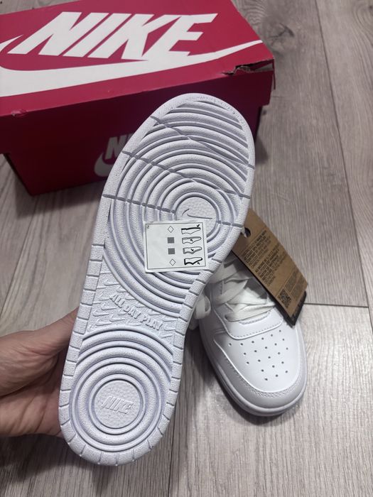 Нови сникърси Nike