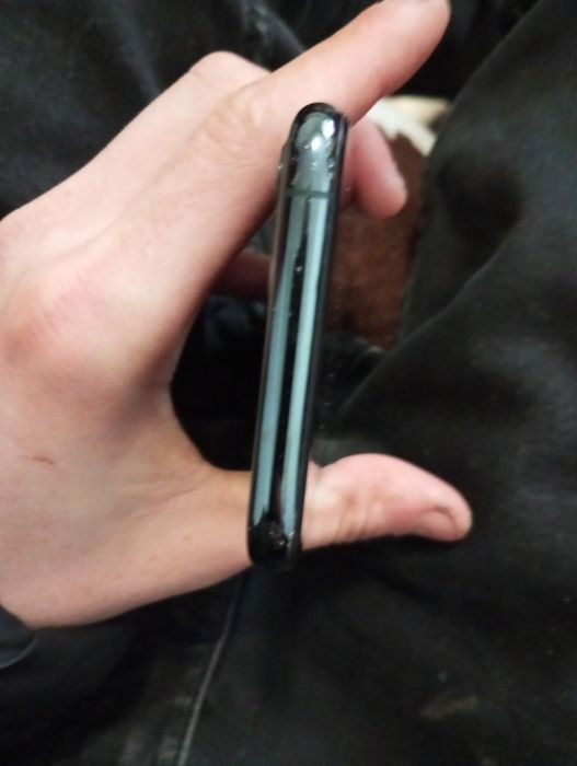 iPhone 11 pro urme ușoare de folosire