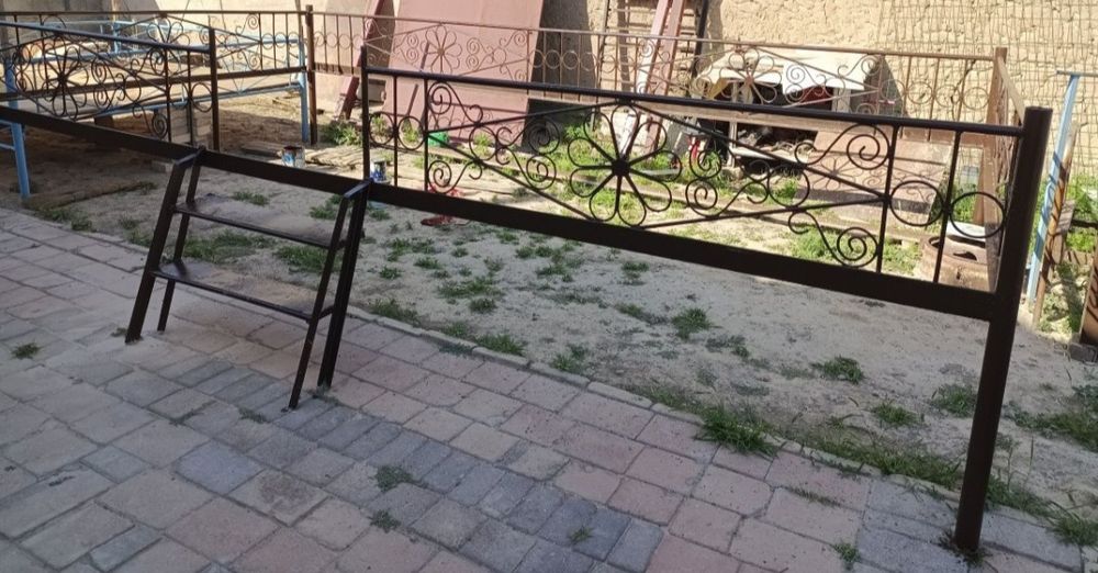 Тапчан сатылады.