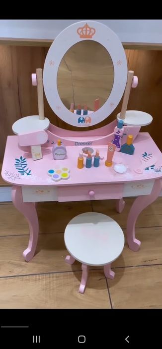 Трюмо и игрушки из качественного дерева для девочек!