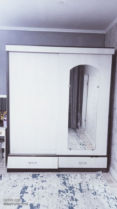 Продам срочно шкаф-купе и комод