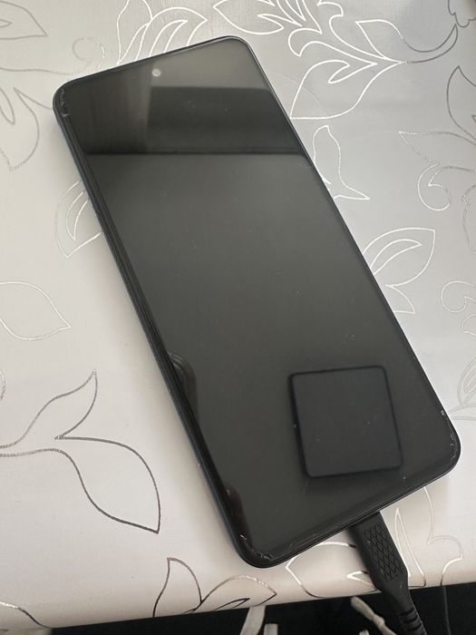 Redmi note 9 pro 128 g  Infinix Smart 8 64 g