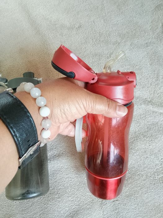 Продам бутылки под воду