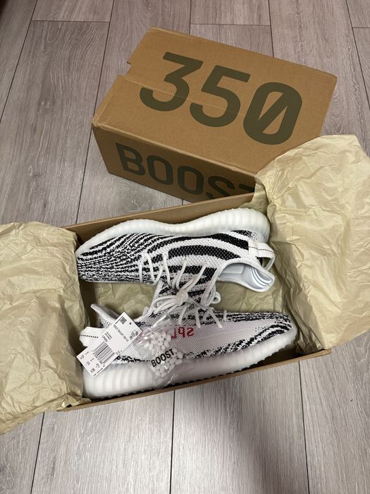 Yeezy 350 v2 zebra 43