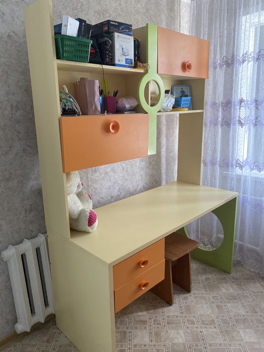 Продам ученический стол