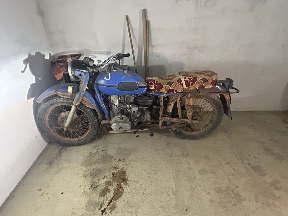 Мотоцикл Урал сатылады.