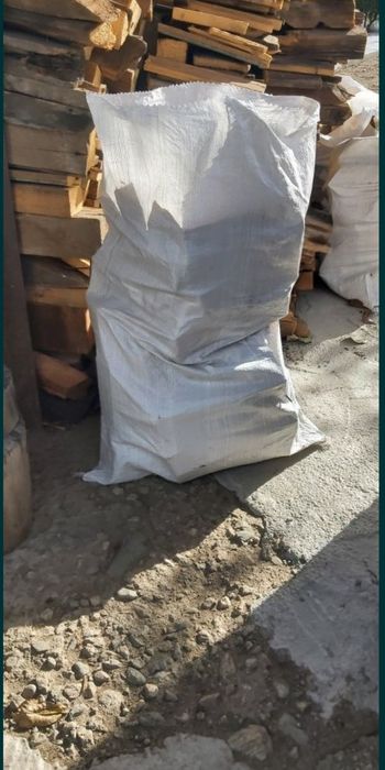 Дърва за огрев в чували