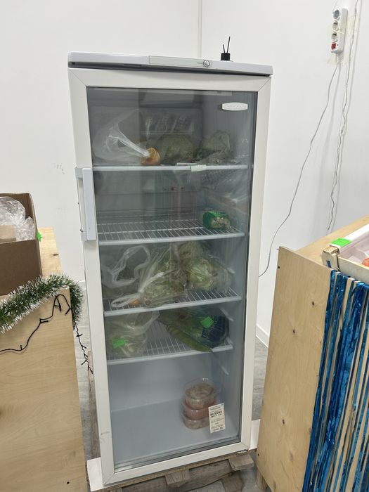 Витринный холодольник на магазин