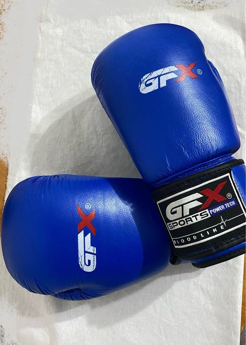 Перчатка боксёрски новый