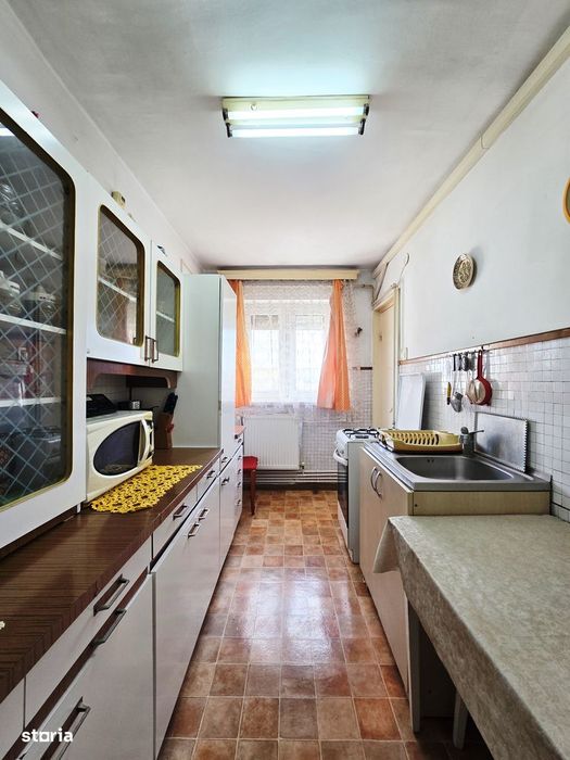 Apartament 3 camere decomandat cu centrala - Poetului