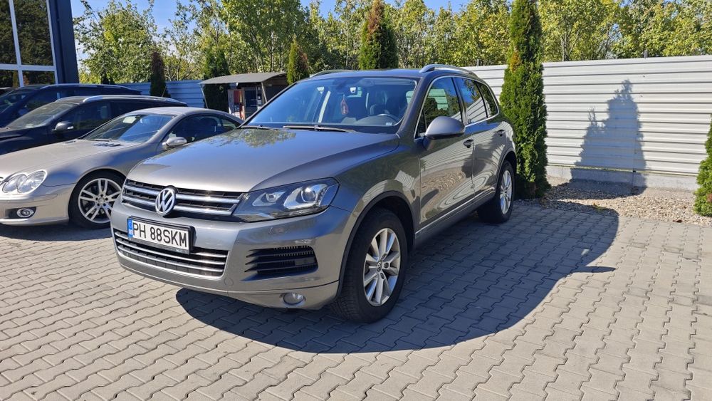 VOLKSWAGEN Touareg