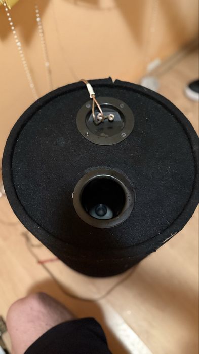 Vand subwoofer cu tot cu cabluri