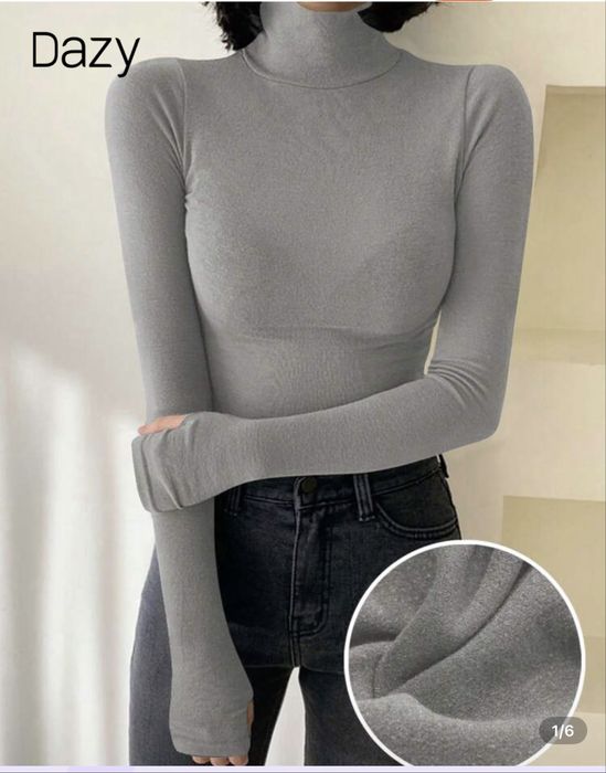 Продавам чисто ново дамско полу поло.Размер XS….