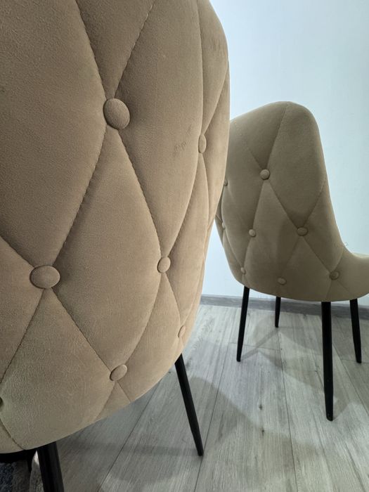 Стол со стульями в хорошем состоянии