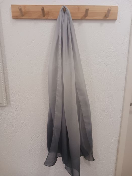 Дамски шалове  изгодно