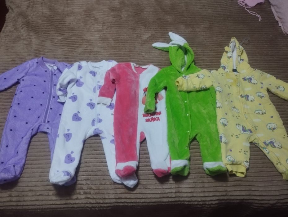 Продам детские вещи.