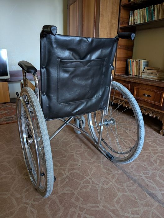 Scaun rulant pliabil persoane cu handicap