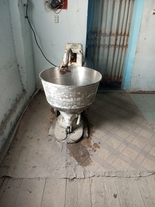 Pechlar sotiladi.Non va boshqa pishiriqlar uchun,barcha jihozlari bn