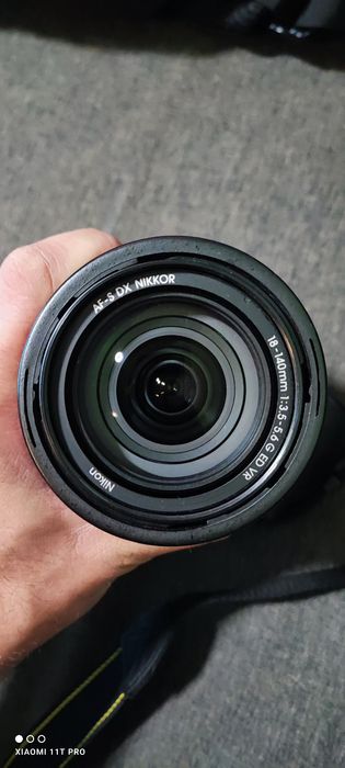 Продавам Nikon D3500 с китов 18-55 и 18-140 обективи