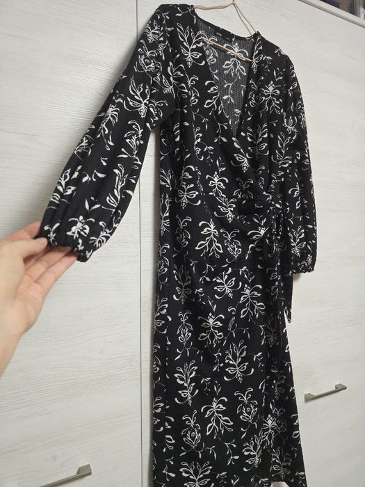 Продам платья разные