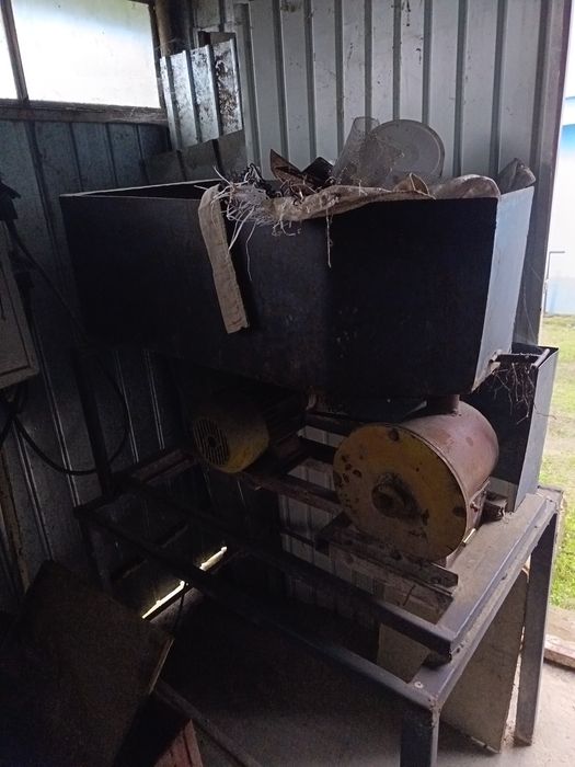 Vând moară de macinat