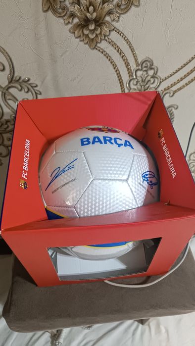 Барса фанатлари диккатига! 4460 км босиб келган.