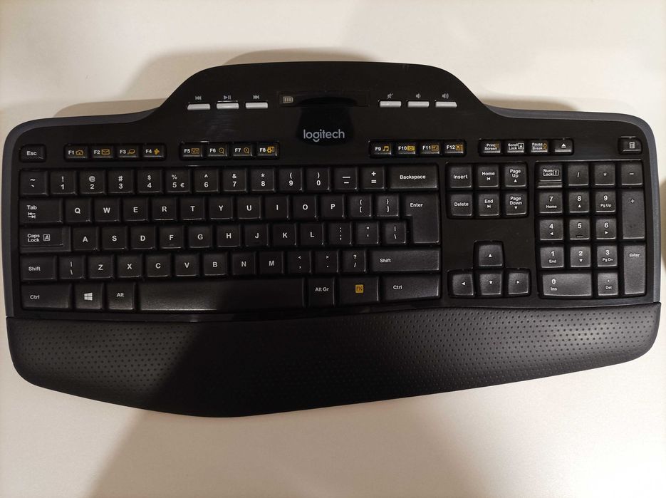 Комплект, безжични мишка и клавиатура Logitech МК710
