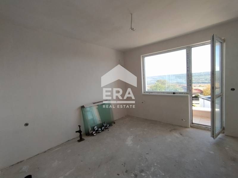 Двуетажна, завършена до ключ къща за продажба, в нов затворен тип комп