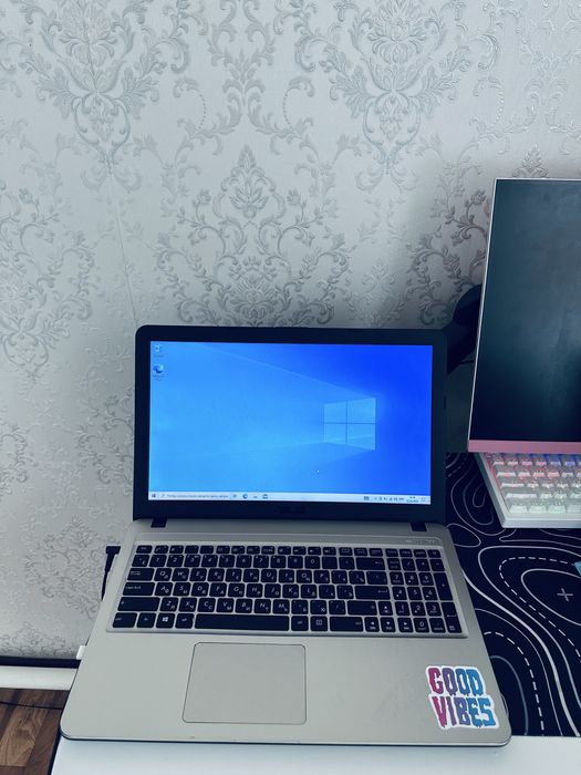 Ноутбук для работ,учебы