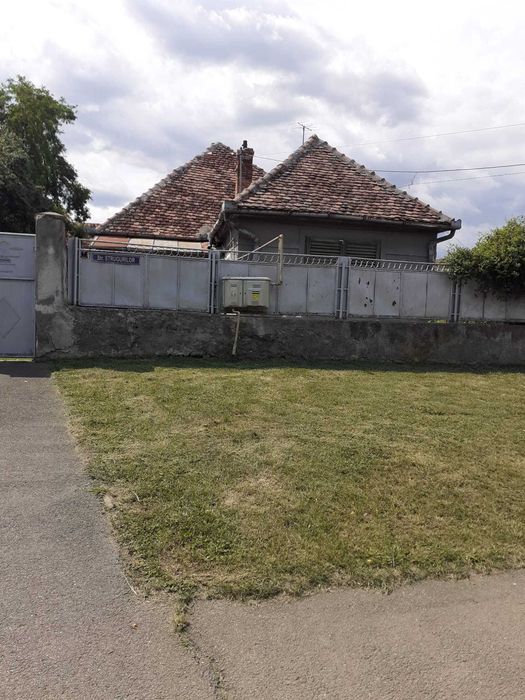 vanzare teren cu casa in terezian