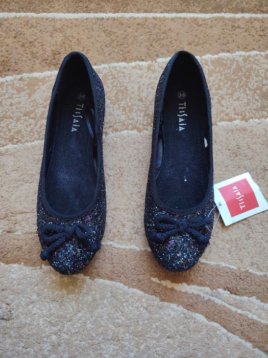 Дамски обувки. Блестящи