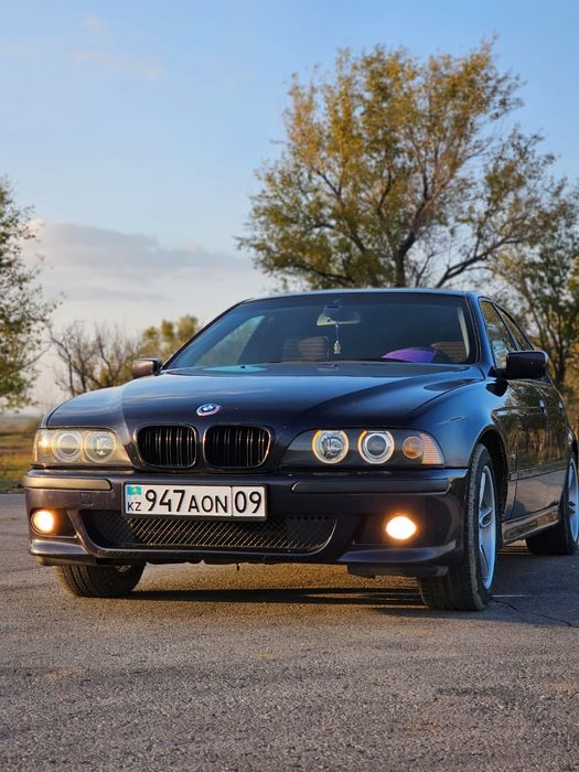 Продам машину бмв