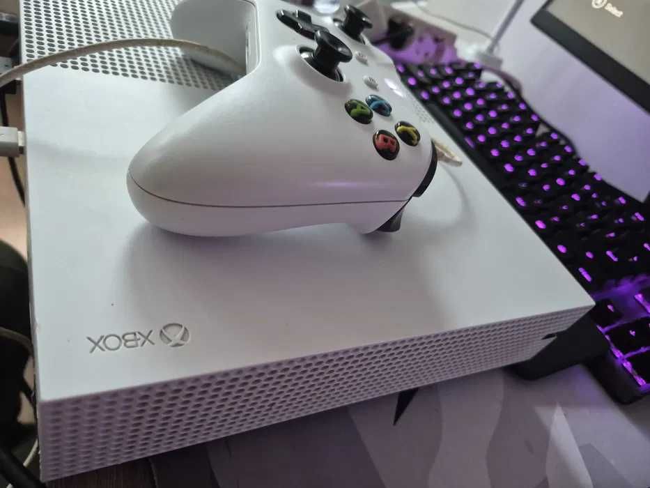 Xbox One S 1Tb + controller