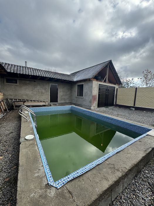 Продается дом с бассейном