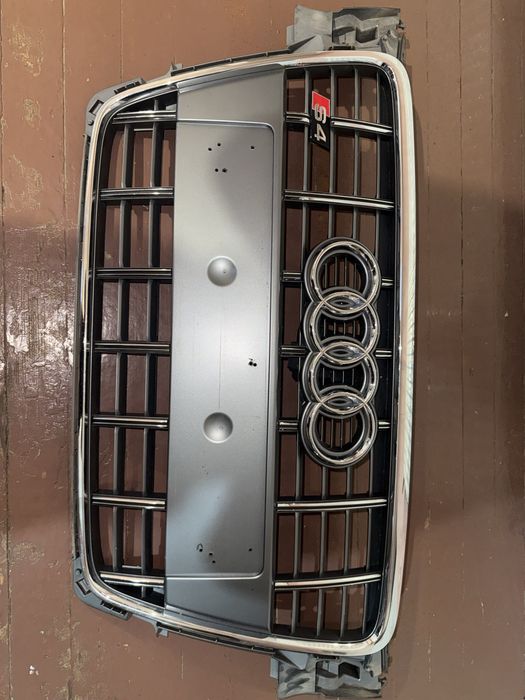 Продавам решетка за Ауди а4/с4 б8