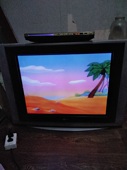 Продам телевизор LG 72 диагональ