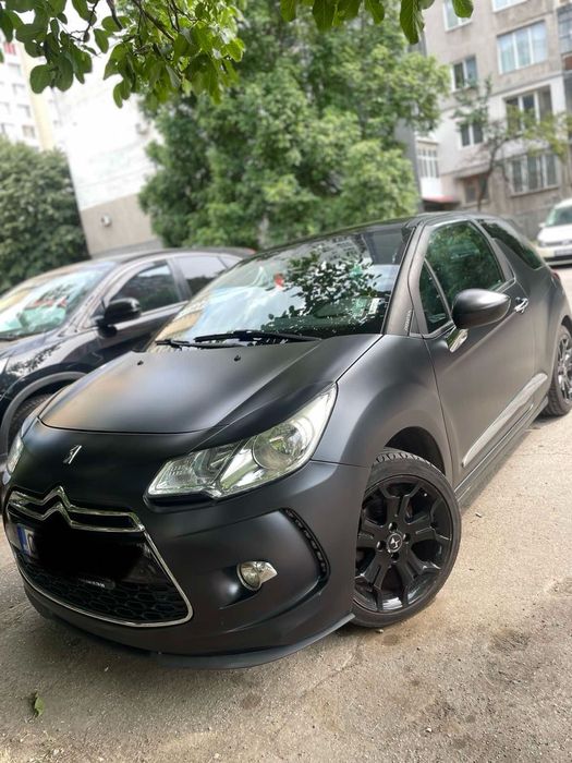 Продавам Citroen DS 3, цвят-черен мат. В отлично състояние.
