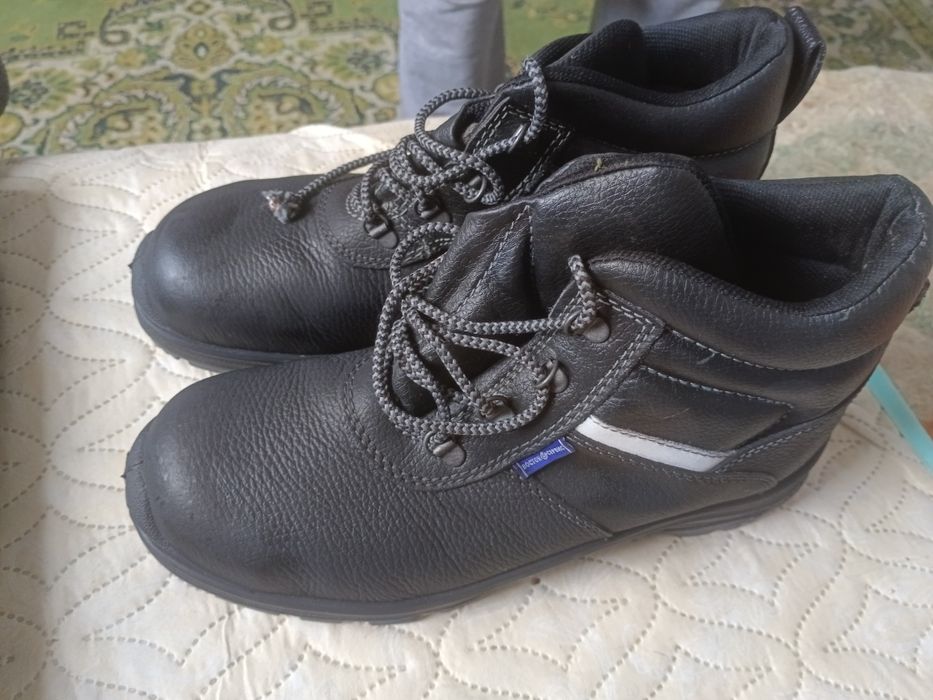 Рабочие ботинки.