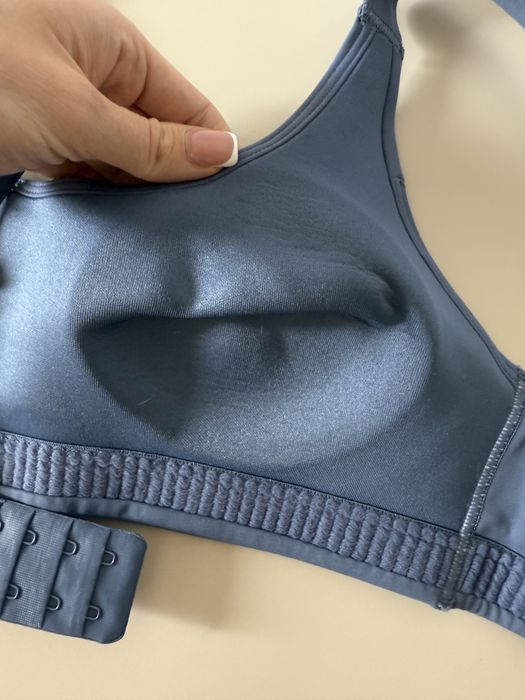 Чисто нов Спортен сутиен Nike