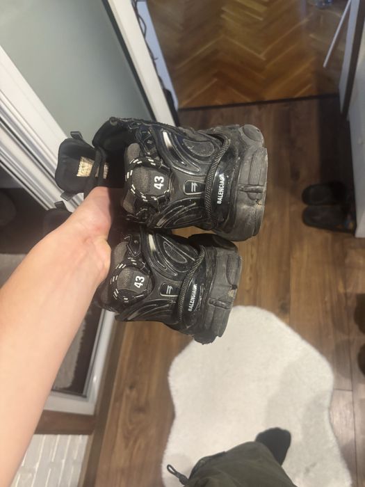 Balenciaga runners black